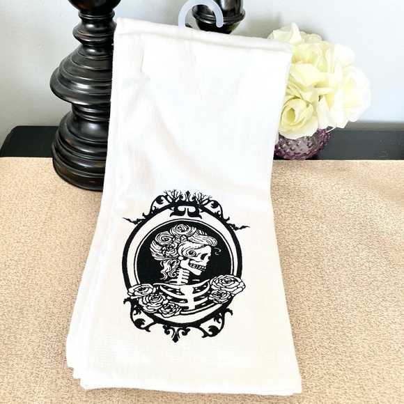 NWT Set of 2 LADY SKELETON Kitchen Towels - Picture 3 of 4
